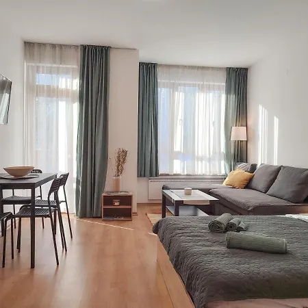 아파트 And - Semiramida Gardens 보로베츠