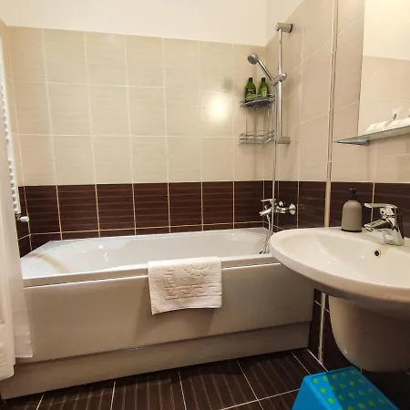 And - Semiramida Gardens Borowec