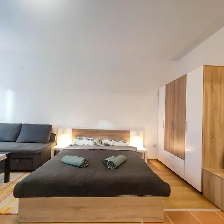 And - Semiramida Gardens 보로베츠