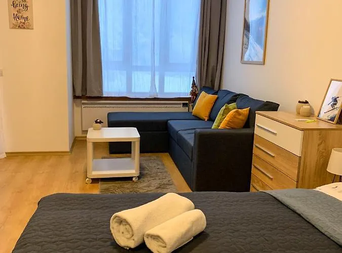 And - Semiramida Gardens Borowec