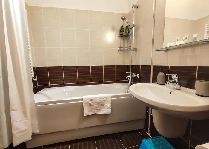 And - Semiramida Gardens Borowec