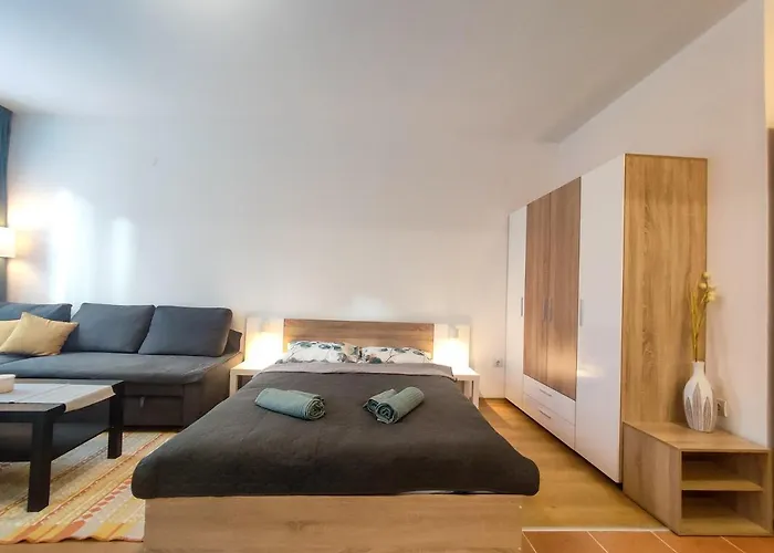 And - Semiramida Gardens Borowec